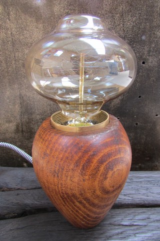 Décoration Lampe en forme de champignon sur base en bois style industriel Creation Créa Broc and Co - lampe éteinte