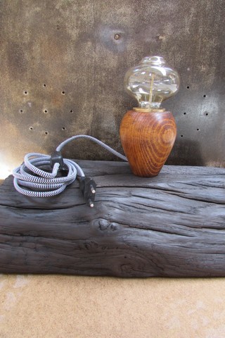 Décoration Lampe en forme de champignon sur base en bois style industriel Création Créa Broc and Co lampe éteinte avec son cordon