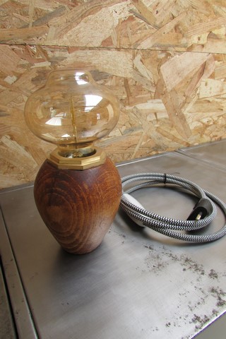 decoration industrielle lampe champignon creation Crea Broc and Co avec son cordon